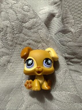 Littlest Pet Shop Golden Brown Puppy with Purple Eyes